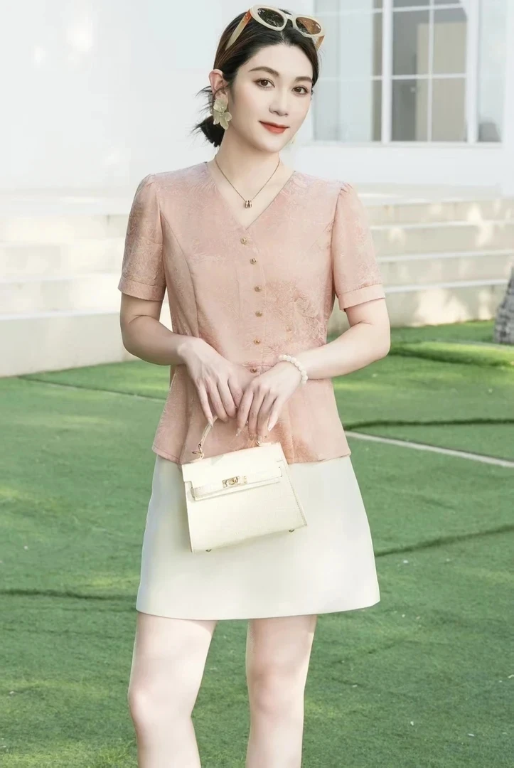 精选时尚百搭潮流减龄显瘦亮肤气质款衬衣小衫