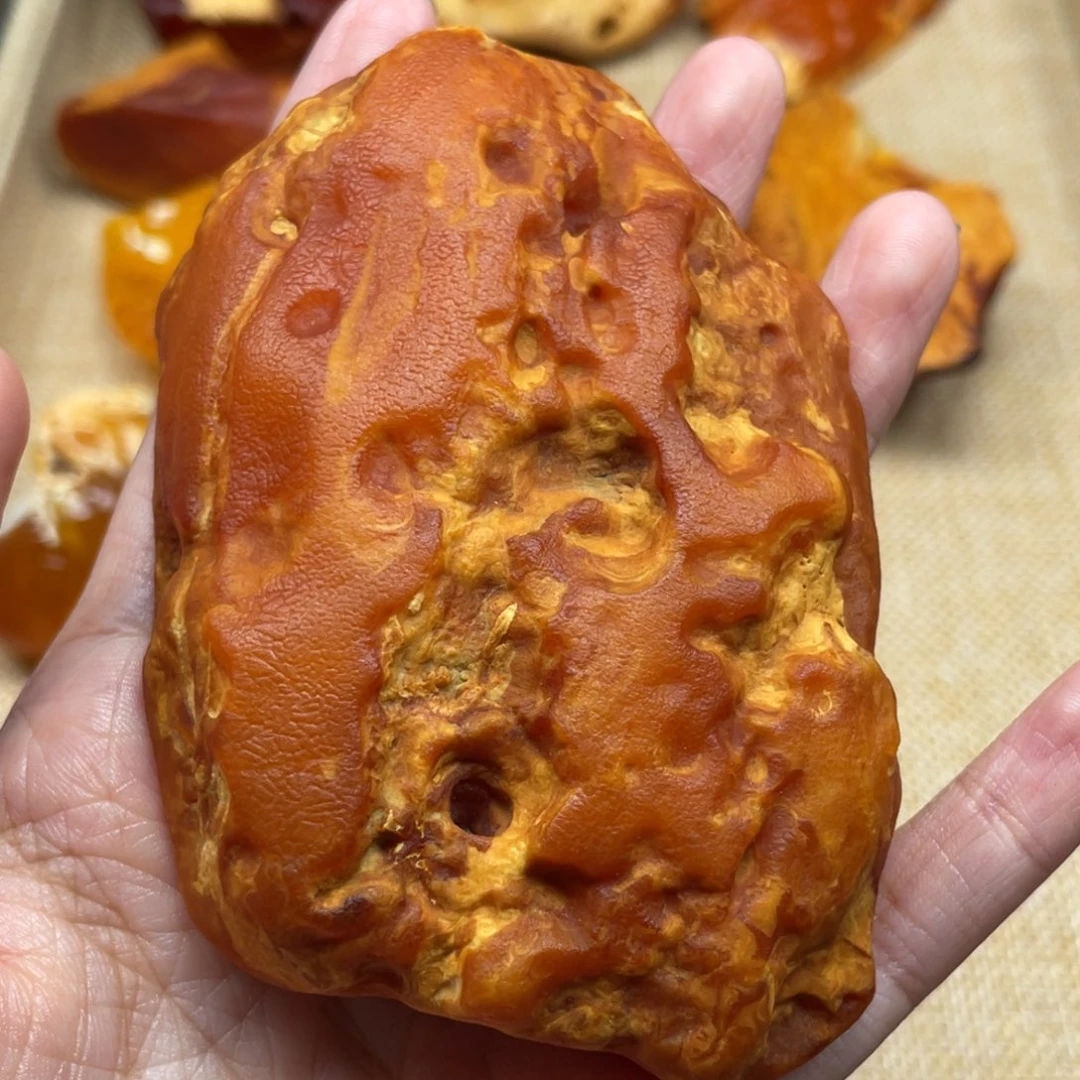 一***提未镶嵌琥珀珠宝奇石