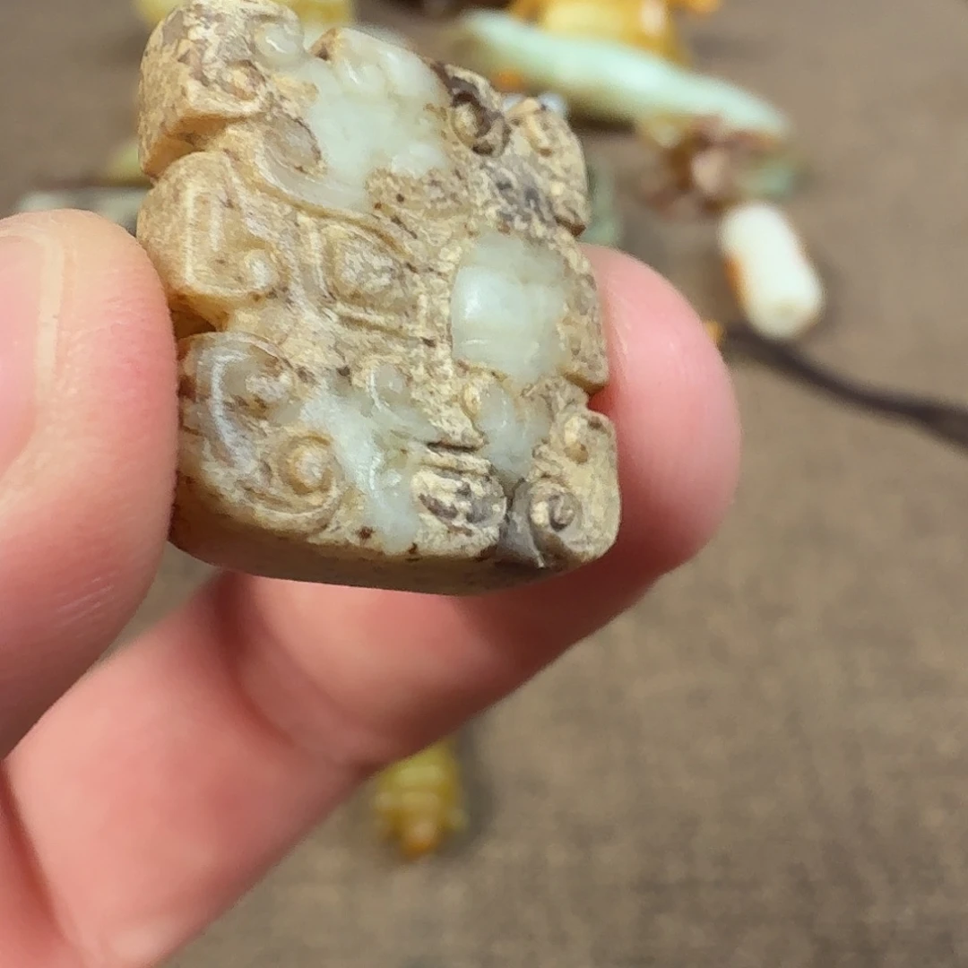 和田玉（糖玉）未镶嵌珠宝奇石