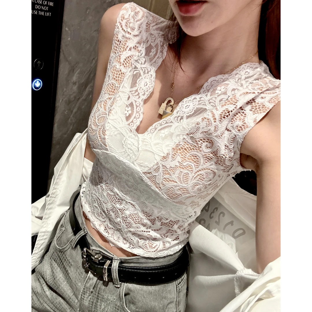 婉君【镇店之宝 】纯欲风镂空V领蕾丝抹胸百搭上衣LWJ24C3T1824