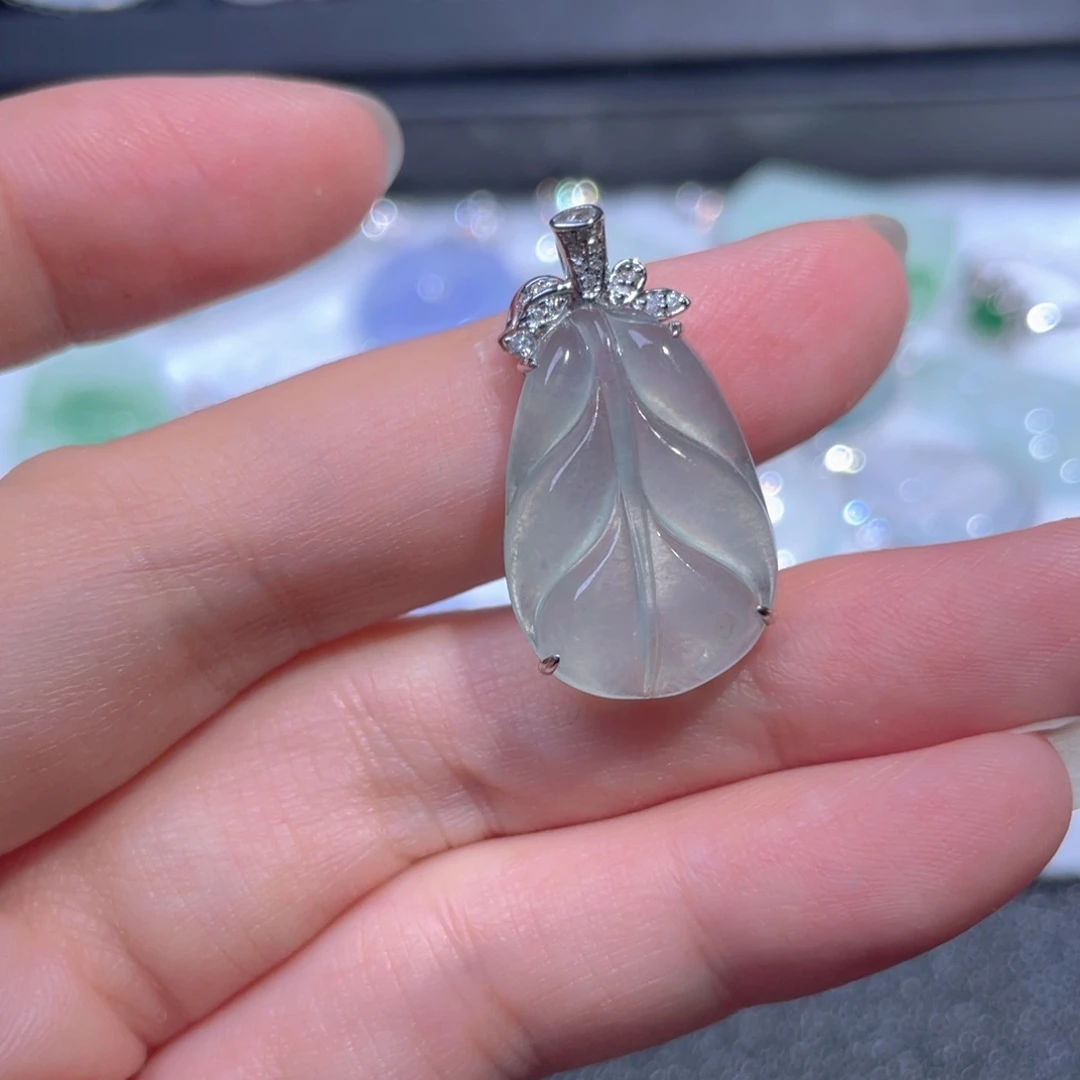 翡翠18K金镶嵌颈饰翡翠