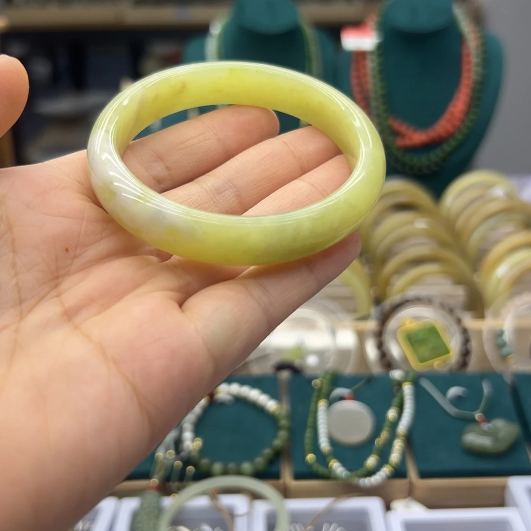 和田玉手镯未镶嵌57.4圈围2435