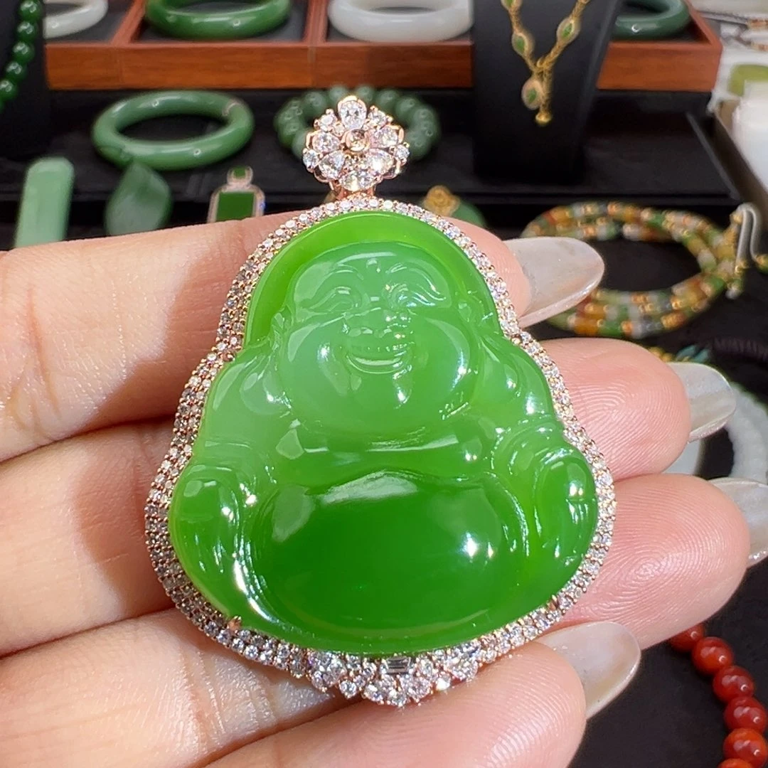和田玉（碧玉）18K金镶嵌颈饰果绿高色俏色佛公豪镶气质