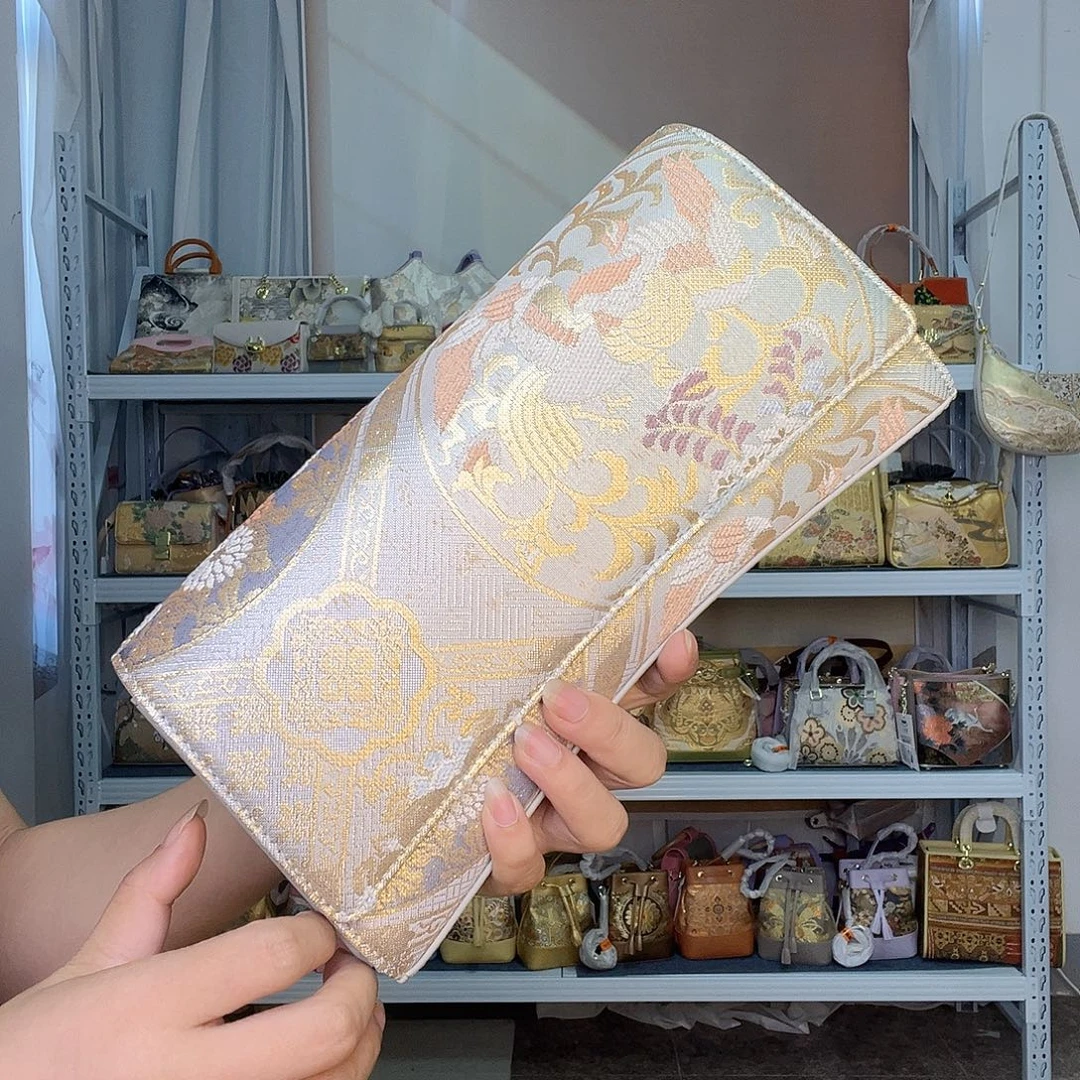 织物桑蚕丝非遗唐锦手拿晚宴