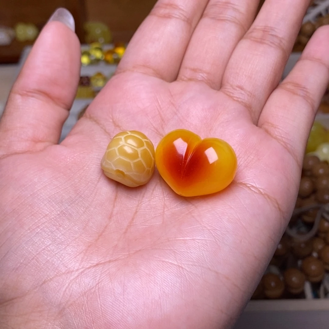 V***.吊坠猴头核桃二代蜜心 小富甲