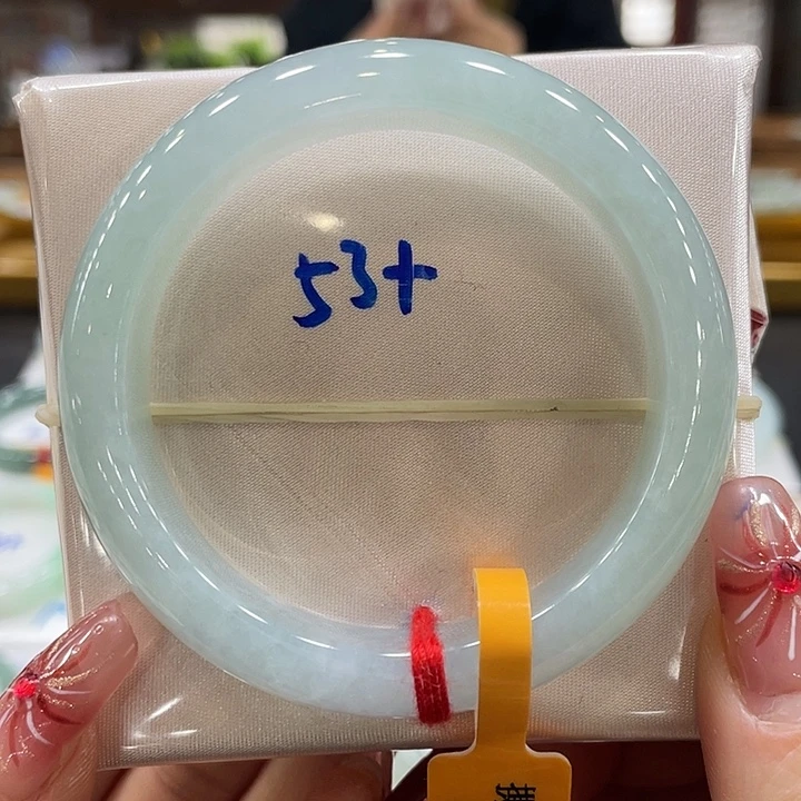 翡翠手镯未镶嵌翡翠手镯