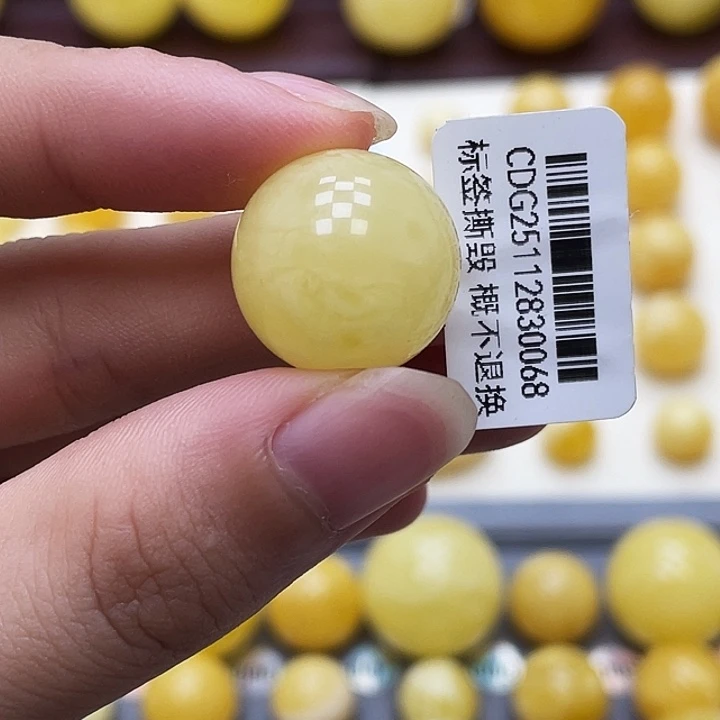 琥珀未镶嵌裸石17.3mm 瑕