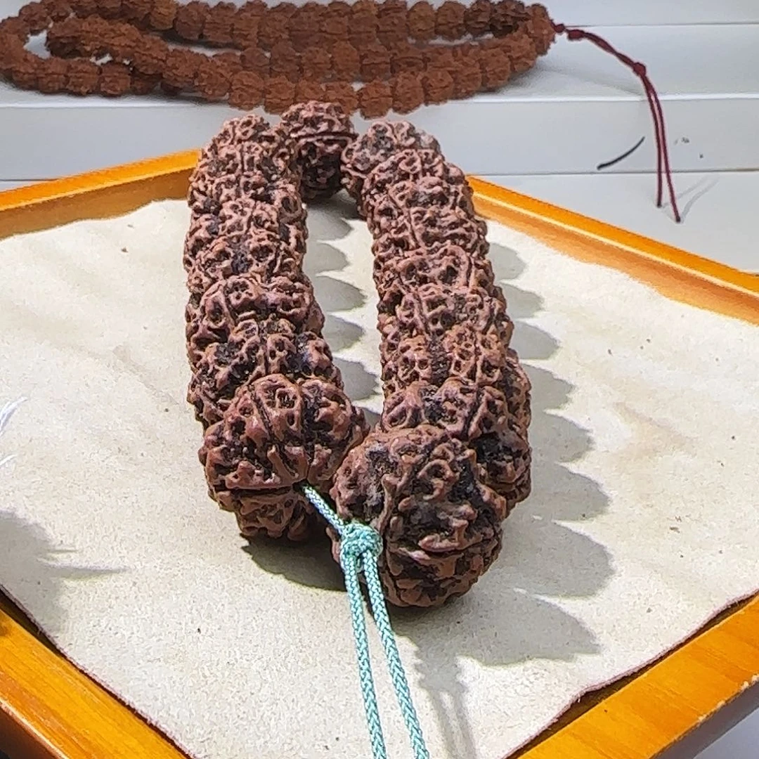 用***1金刚菩提吊坠老古龙粗筋大手持