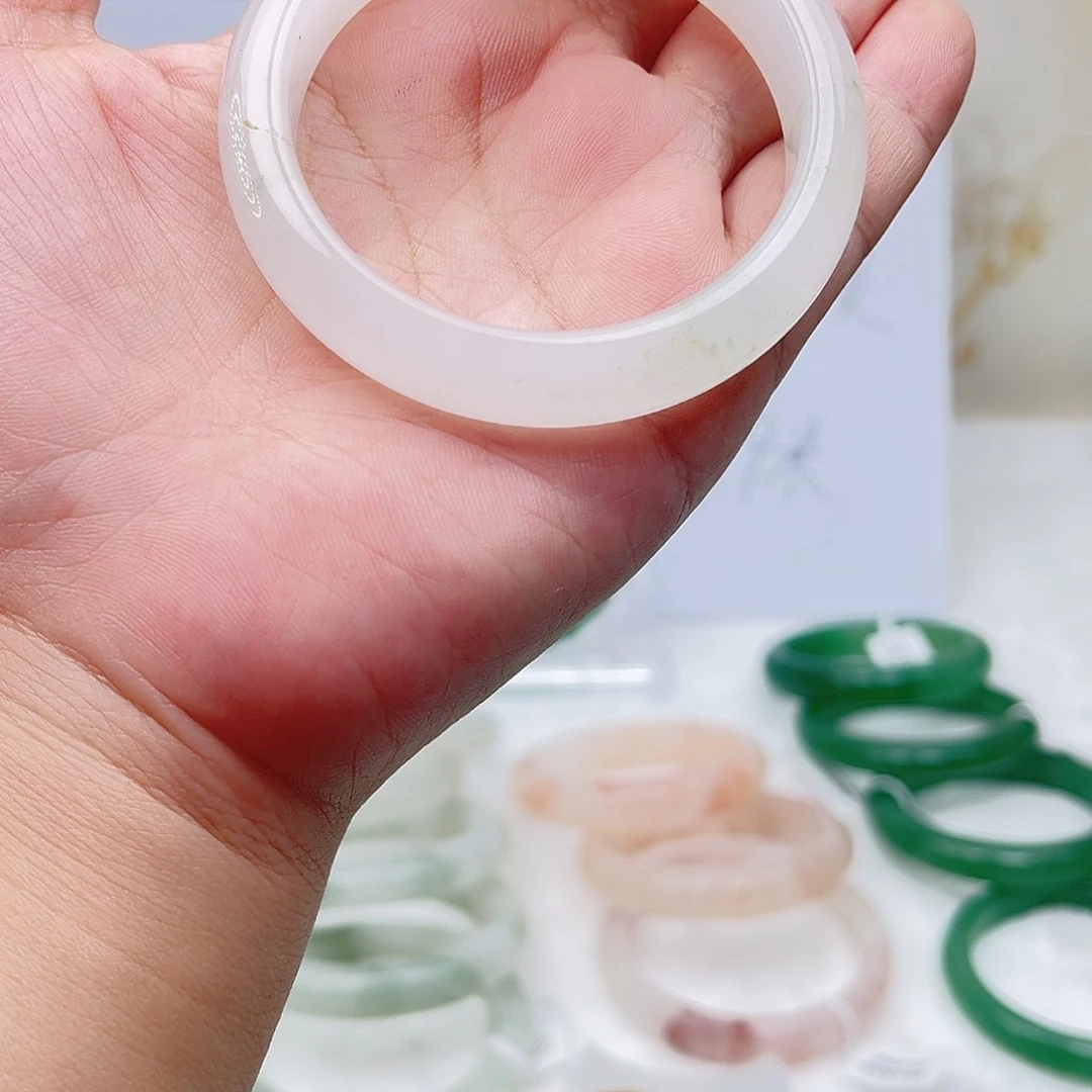 石英质玉未镶嵌手镯天山翠101/52