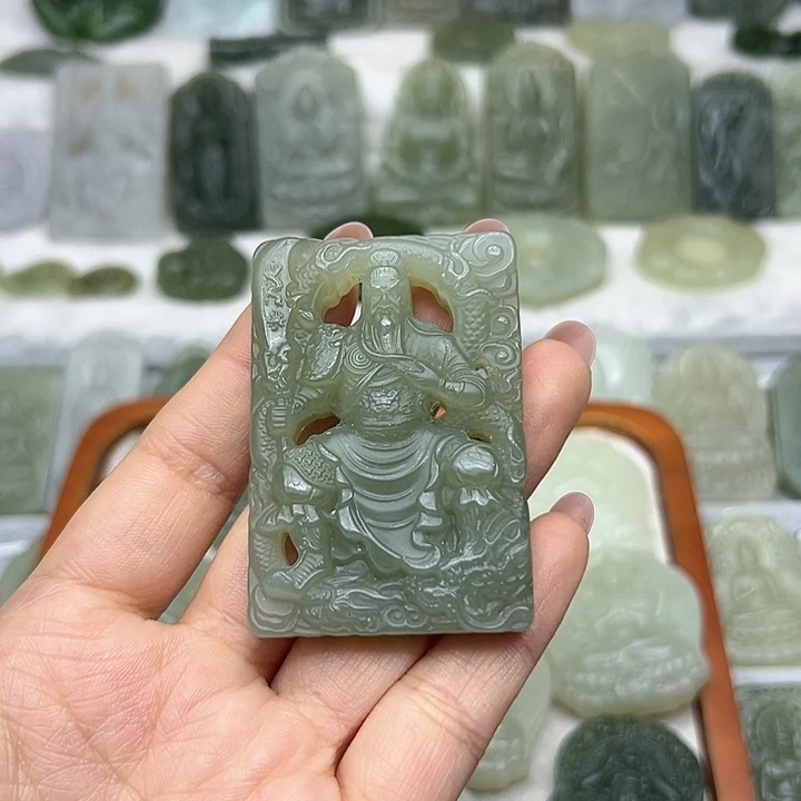 和田玉颈饰未镶嵌红***?