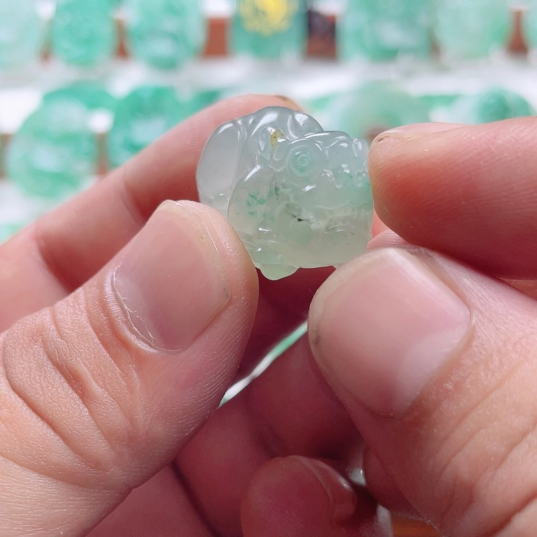 颈饰未镶嵌石英质玉