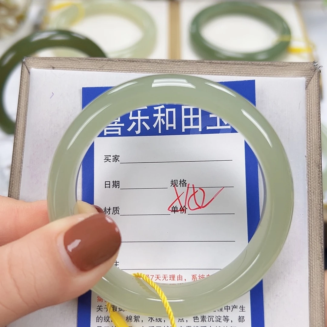 和田玉未镶嵌手镯