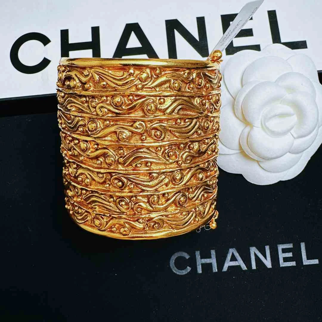 95新 Chanel/香奈儿 柚礼中古/香奈儿素金雕花宽手镯LZ502418