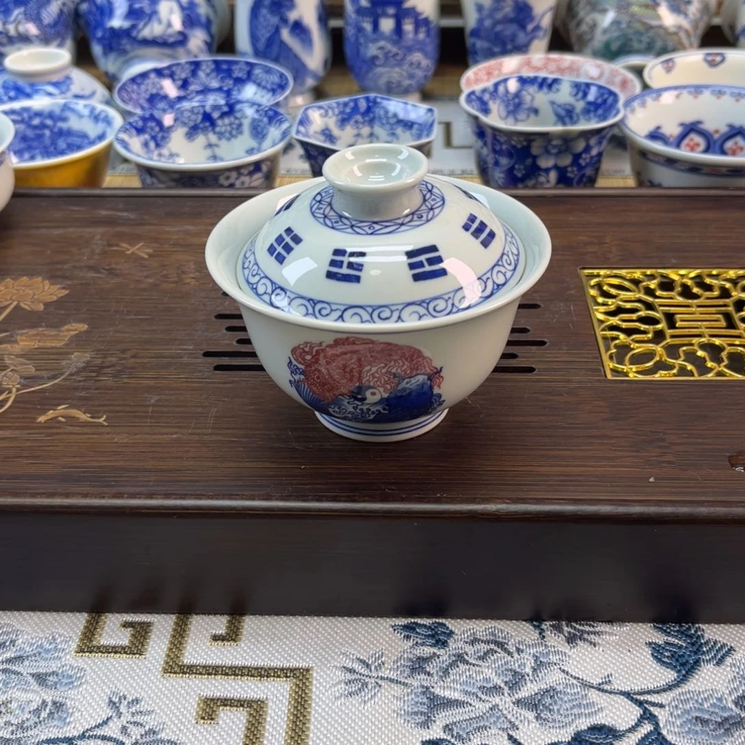 手绘太极八卦团鱼元宝盖碗