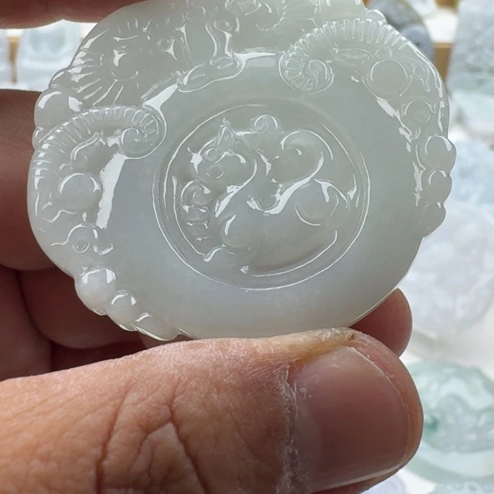 翡翠未镶嵌颈饰天然缅甸A货翡翠