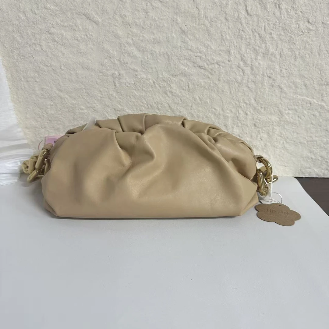 95新 BOTTEGA VENETA/葆蝶家 BV时尚女士斜挎包HD 3019