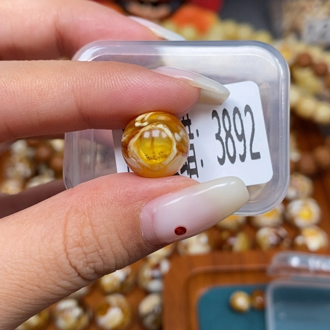 蜜蜡未镶嵌珠宝奇石3892