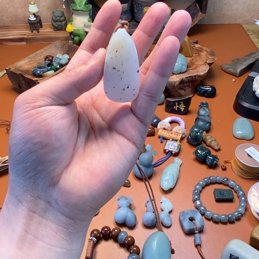 和田玉未镶嵌颈饰