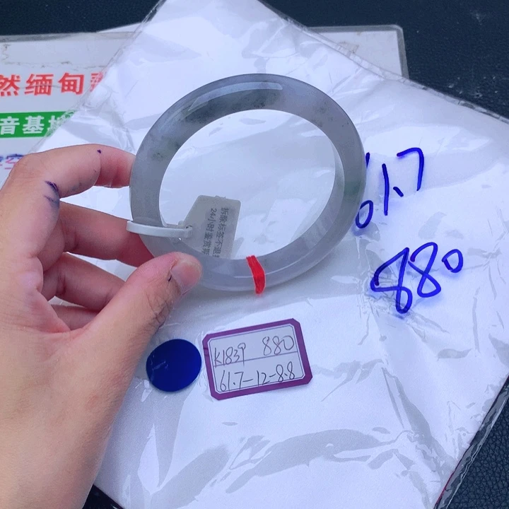 翡翠手镯未镶嵌翡翠