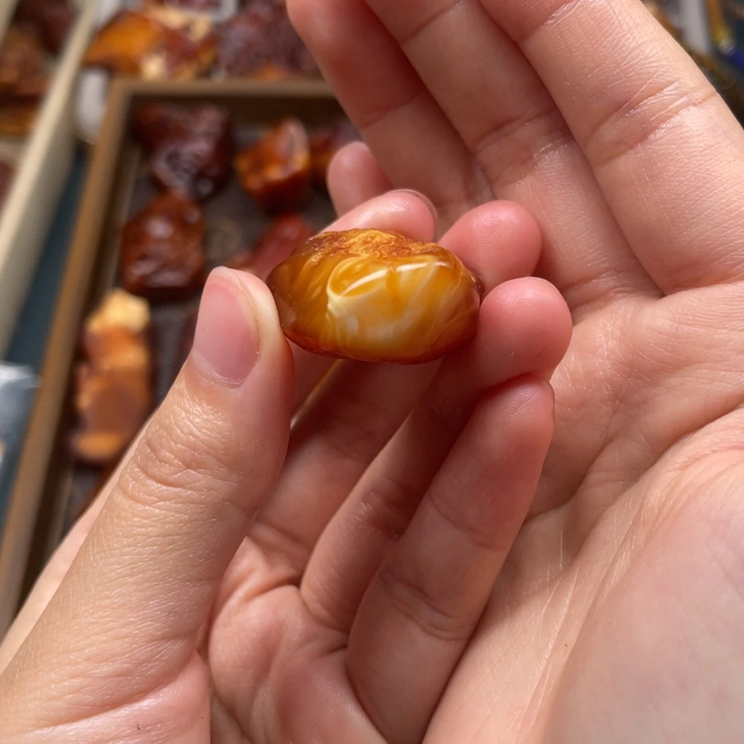 琥珀未镶嵌珠宝奇石