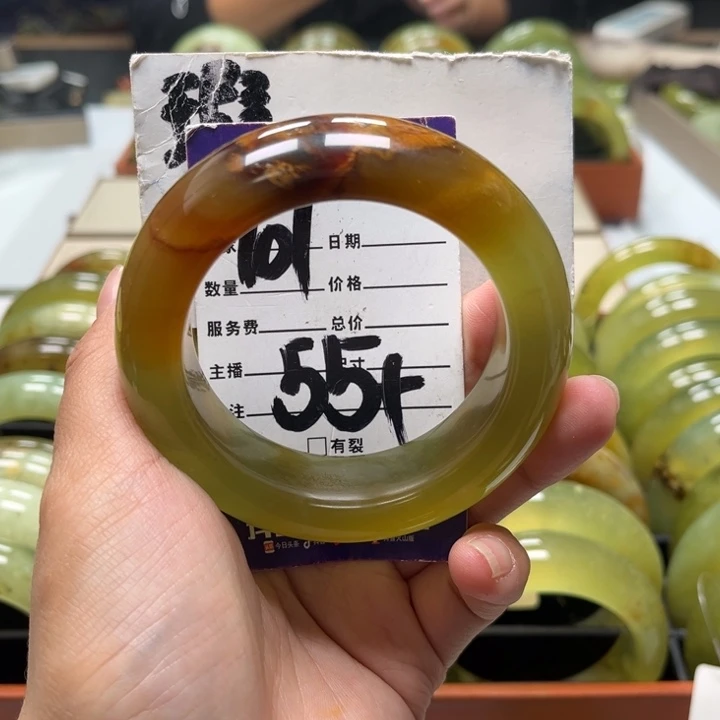 农***。蛇纹石玉未镶嵌手镯