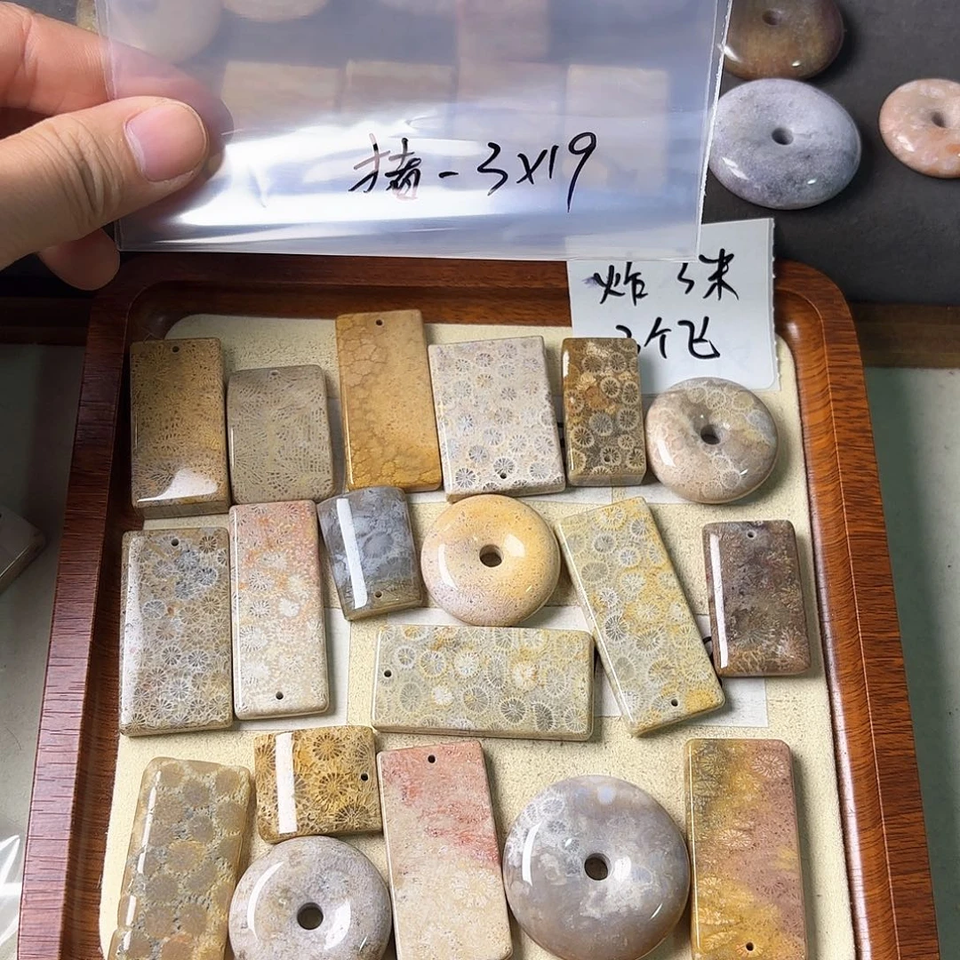 硅化玉颈饰未镶嵌猪*