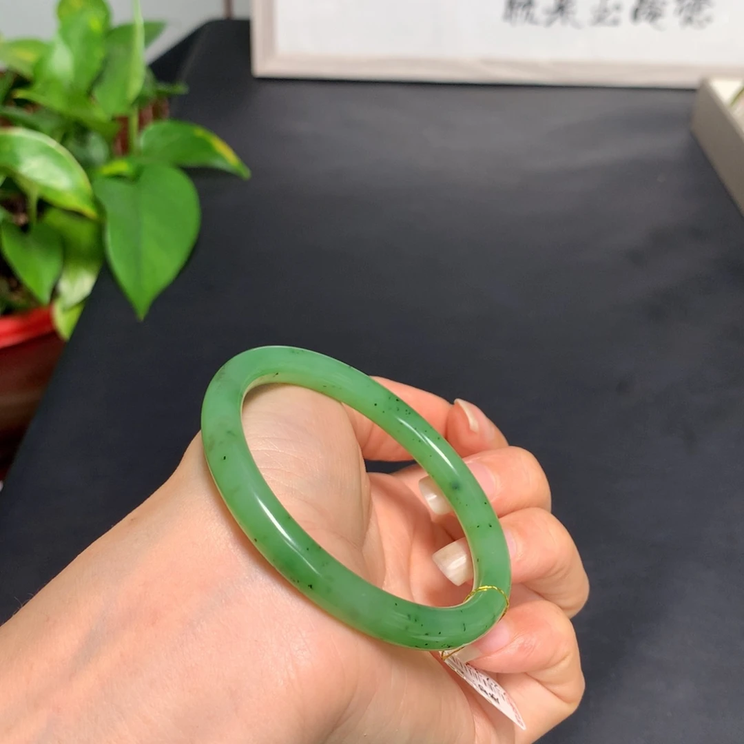 和田玉手镯未镶嵌林**械
