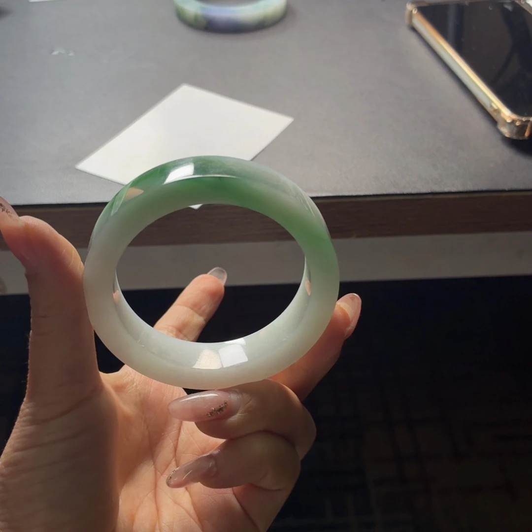 美***人定制翡翠未镶嵌翡翠