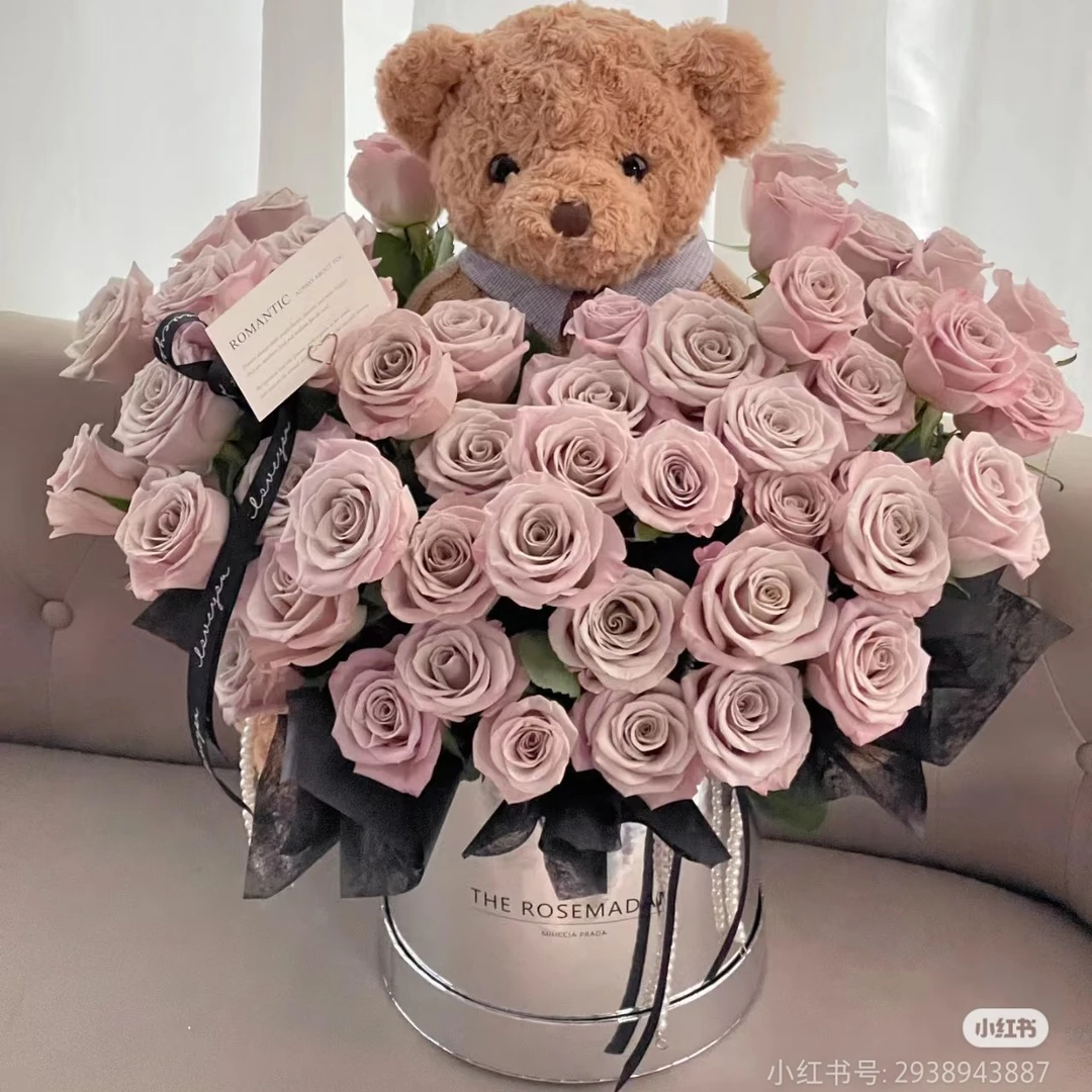 52朵曼塔玫瑰小熊抱抱桶 拉萨同城配送送花上门