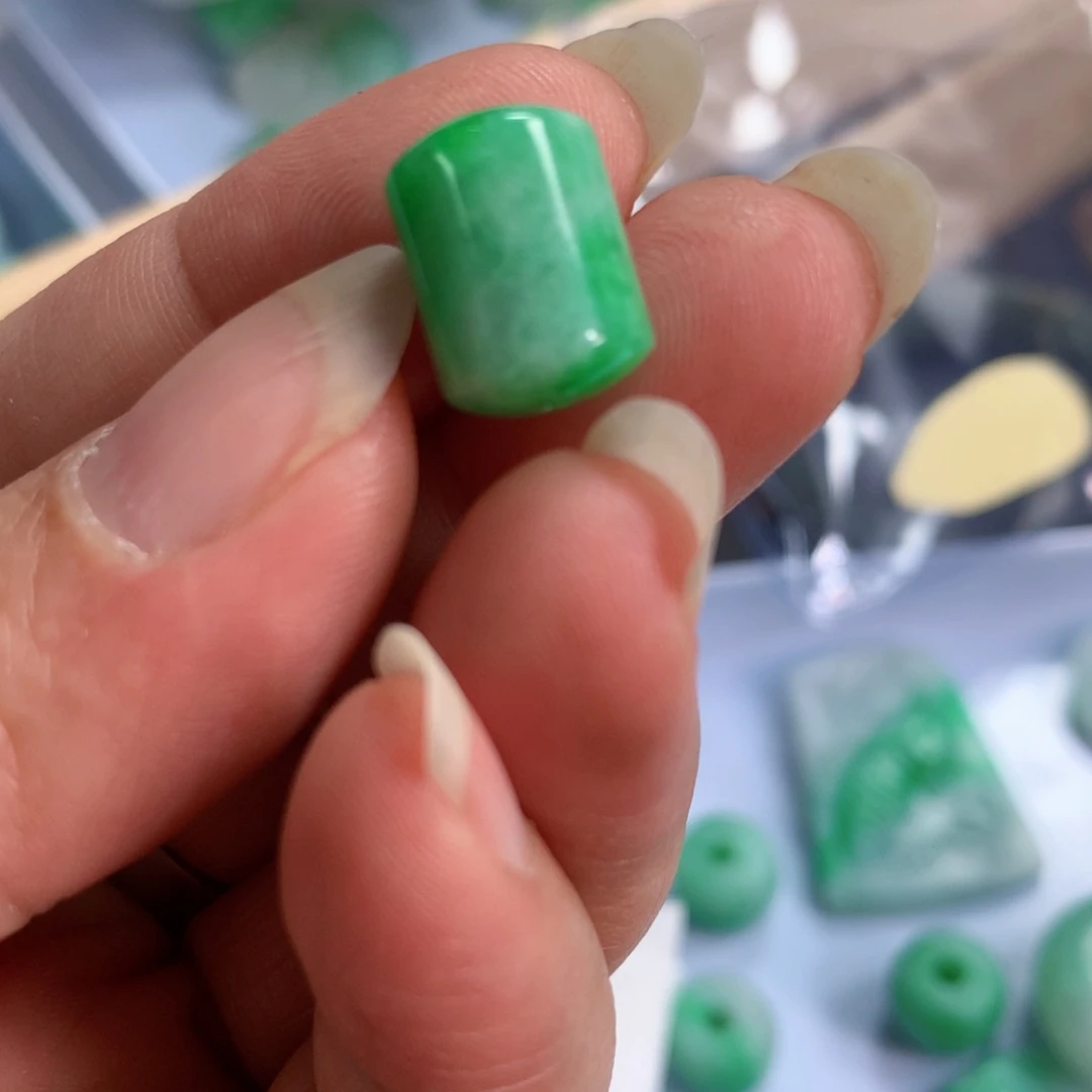 未镶嵌定制翡翠翡翠