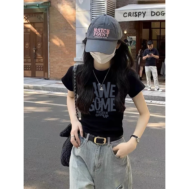 夏日多巴胺穿搭短款辣妹上衣设计感小众t恤女短袖正肩黑色洋气ins