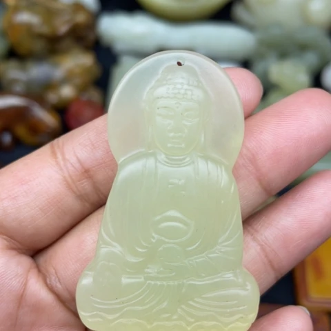 未镶嵌蛇纹石玉颈饰7
