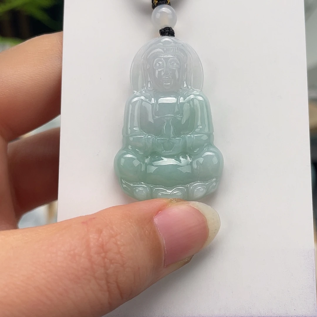 翡翠未镶嵌颈饰观音包容心
