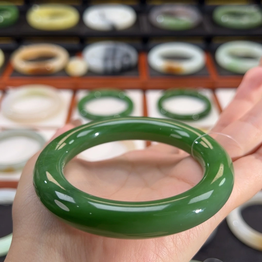 和田玉（碧玉）手镯未镶嵌冰阳绿
