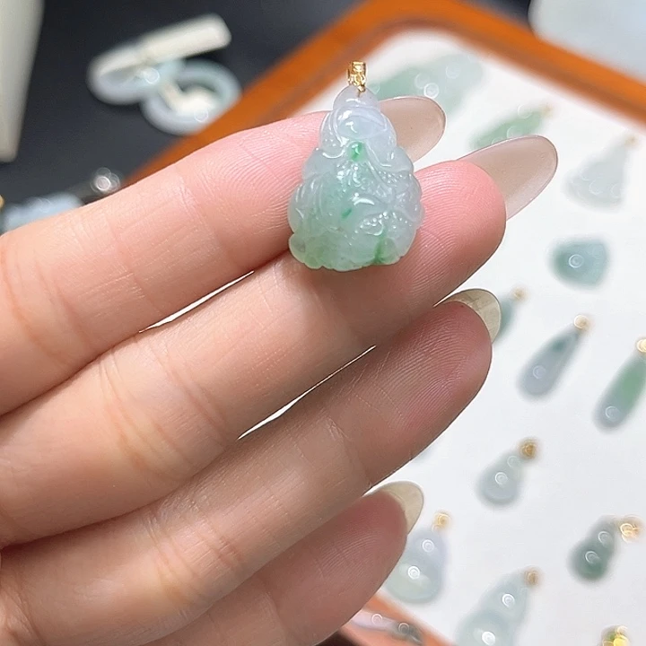 翡翠18K金镶嵌颈饰