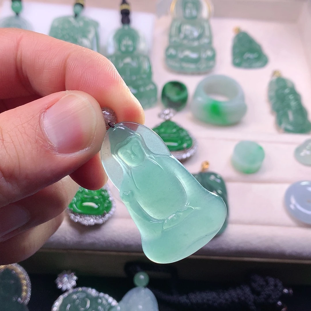 翡翠颈饰未镶嵌翡翠