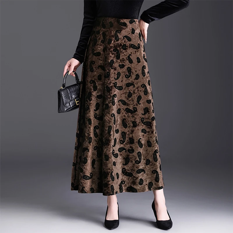 拉夏贝尔轻奢高级感金丝绒印花百褶裙女2025秋冬季新款显瘦A字裙