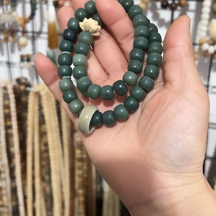 白玉菩提吊坠8×10