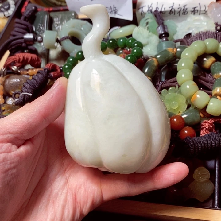 蛇纹石玉颈饰未镶嵌