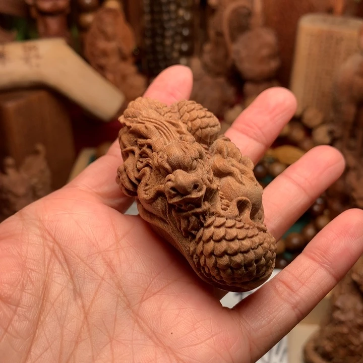 檀香木把件老山檀龙手把件瑕疵