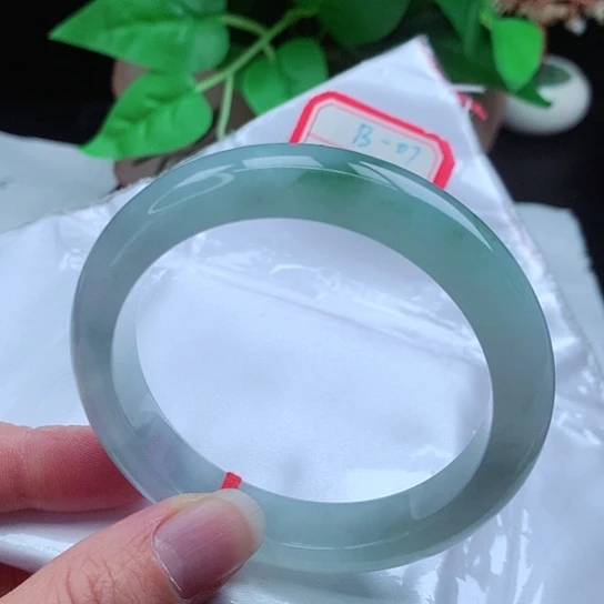 翡翠手镯未镶嵌       正圈56 冰飘花