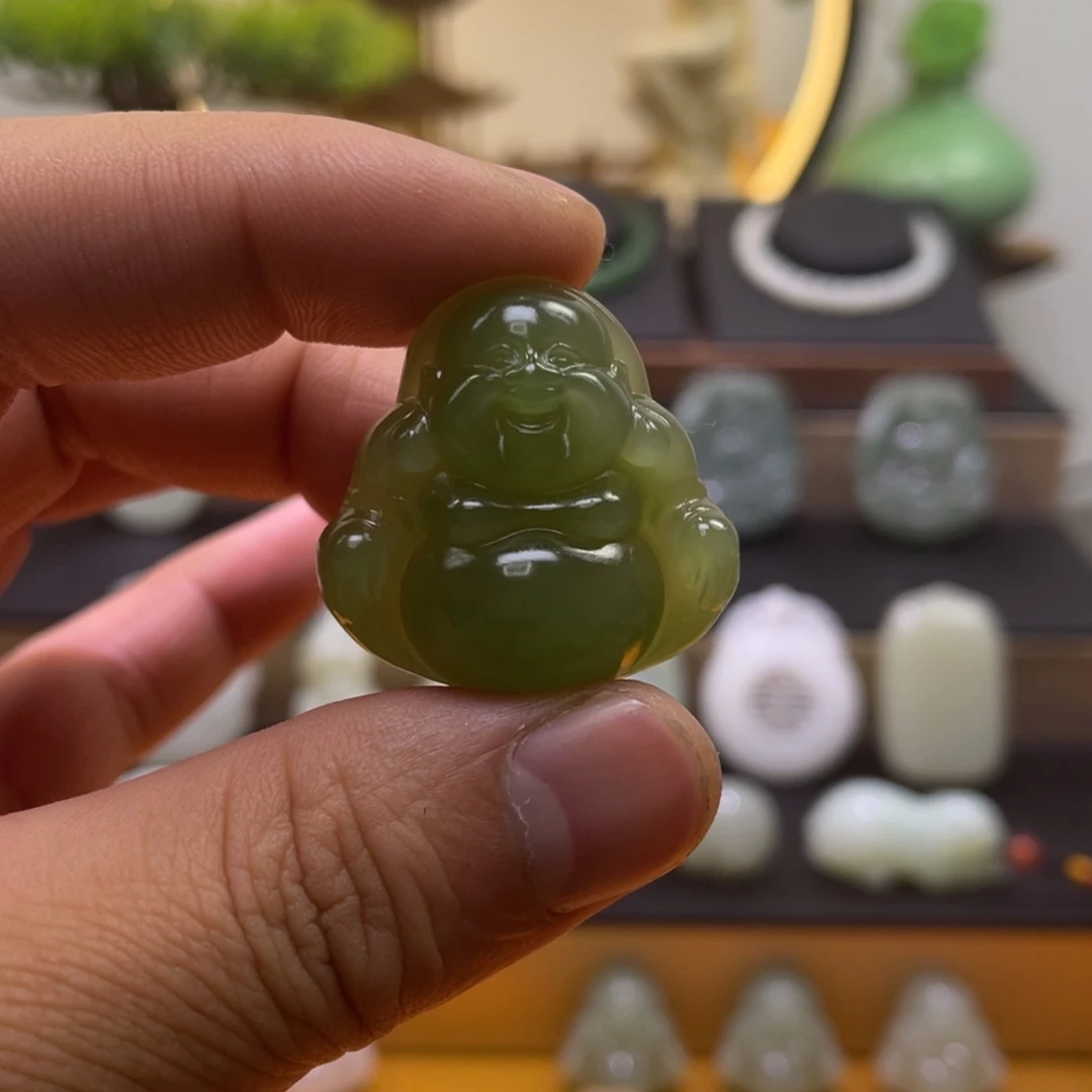 和田玉颈饰未镶嵌小**跑（有矿点有棉线需要包容）