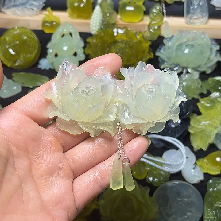 蛇纹石玉未镶嵌颈饰