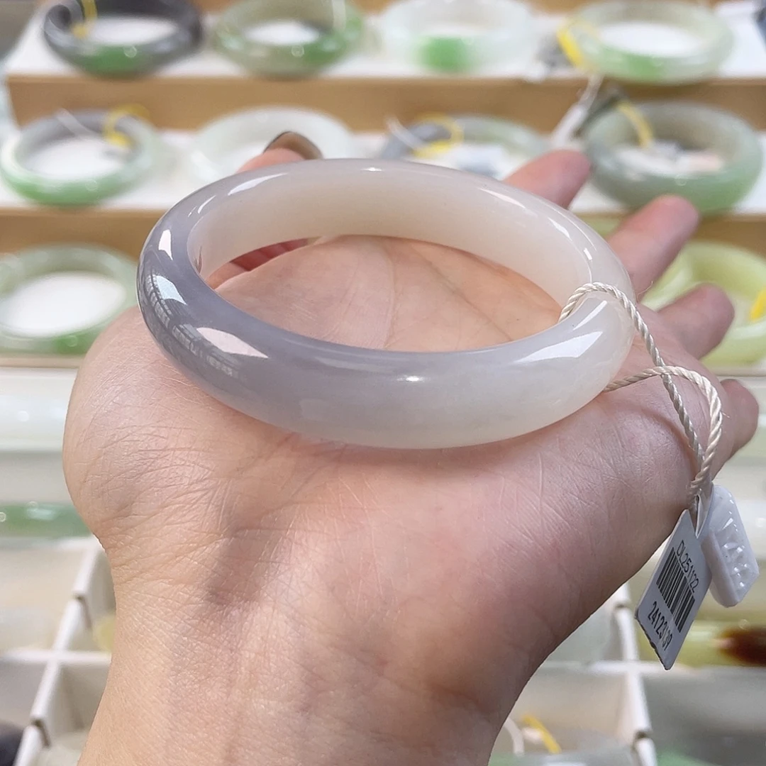 和田玉未镶嵌手镯奶底粉紫半山水