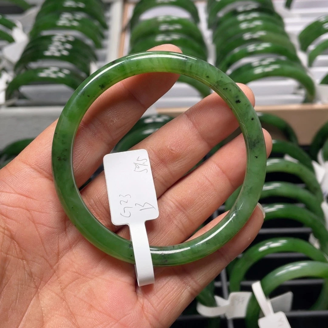 和田玉（碧玉）未镶嵌手镯