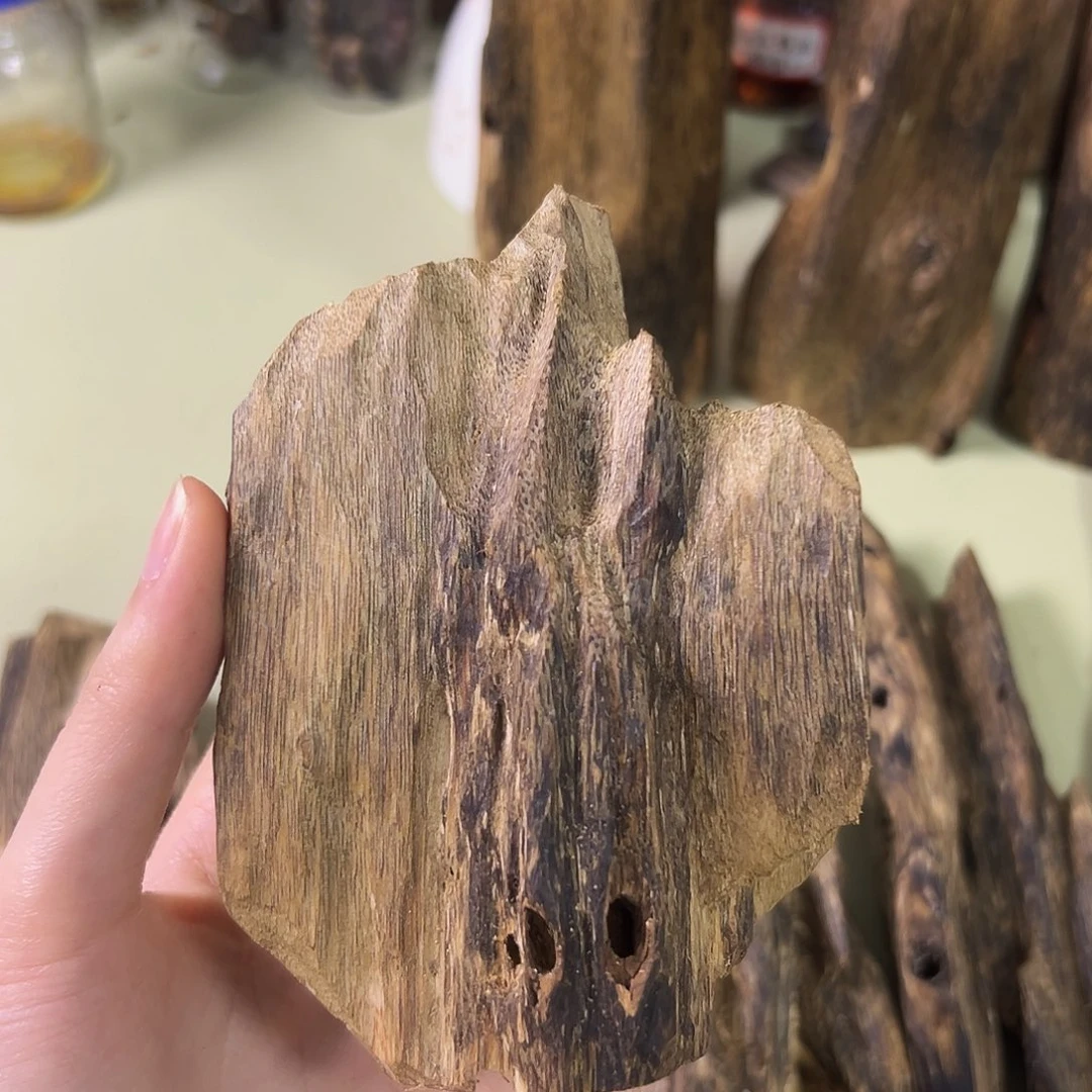 沉香碎屑沉香才*通陆河虫漏105克