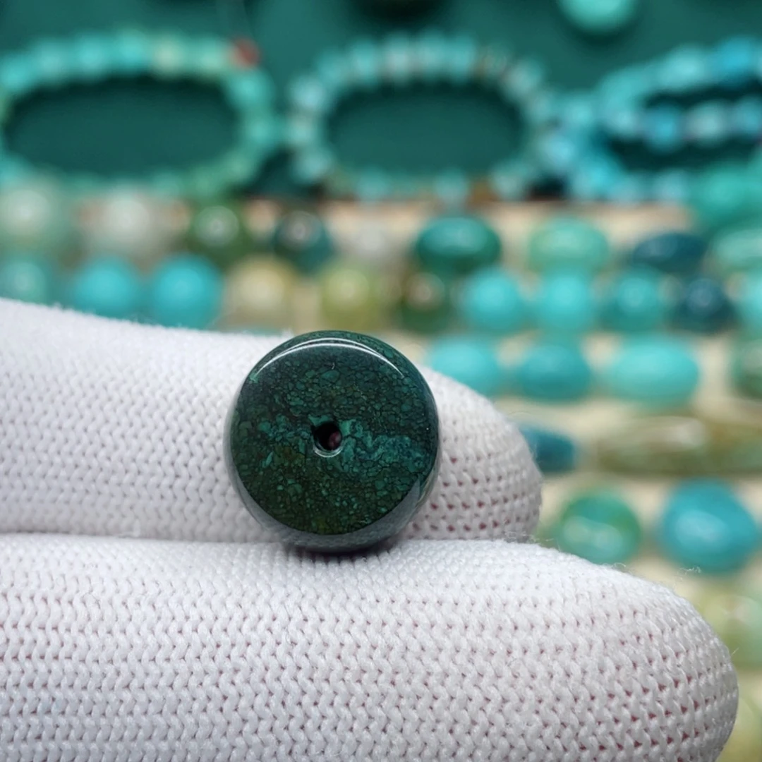 绿松石未镶嵌颈饰