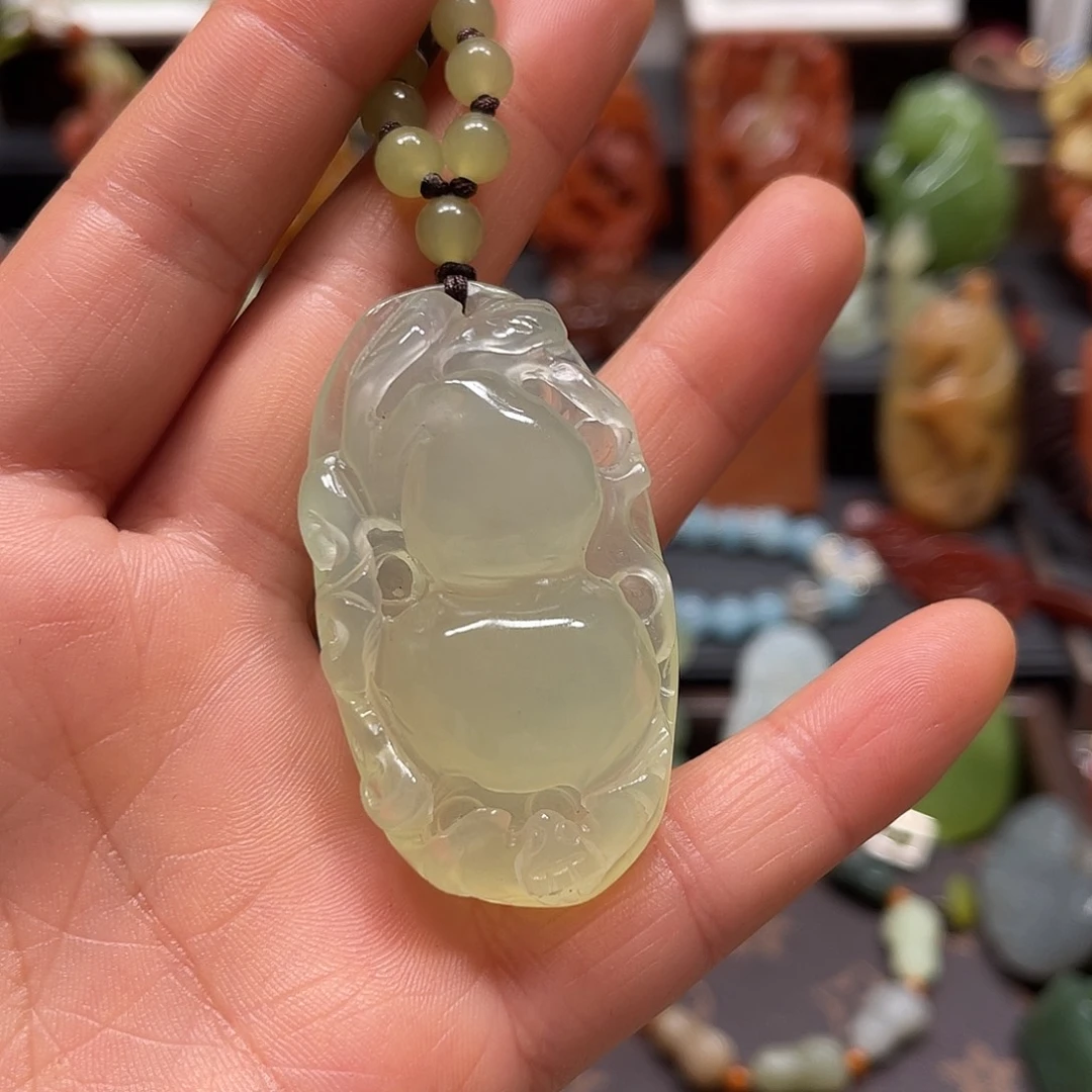 未镶嵌岫玉吊坠，