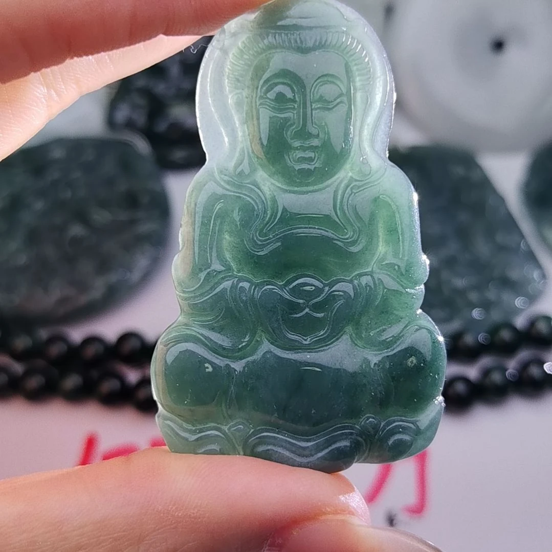 翡翠颈饰未镶嵌天然的A货翡翠多样性发货