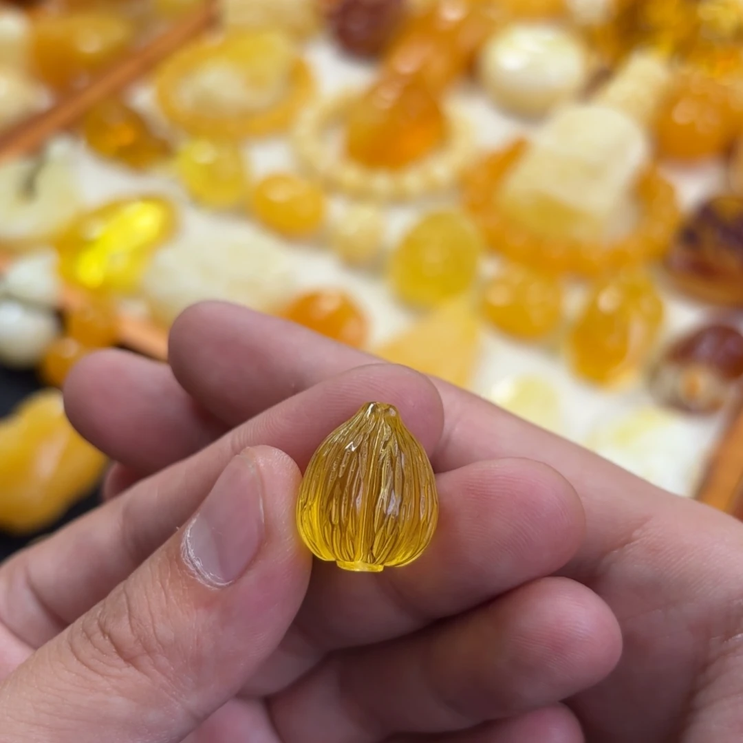 蜜蜡未镶嵌裸石胜算在握